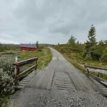 Log Near Hogevarde With Mountain Views 펜션 Flå