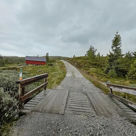 Log Near Hogevarde With Mountain Views Holiday home Granheim (Fla)