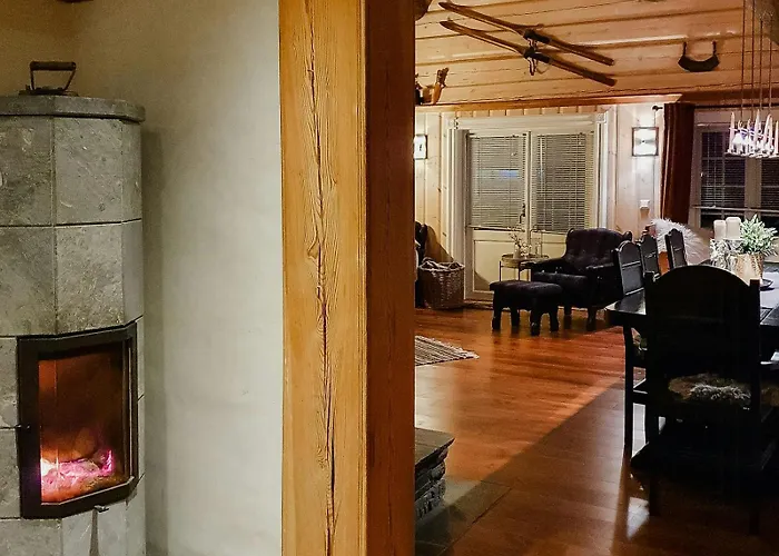 Log Near Hogevarde With Mountain Views Feriehus Flå