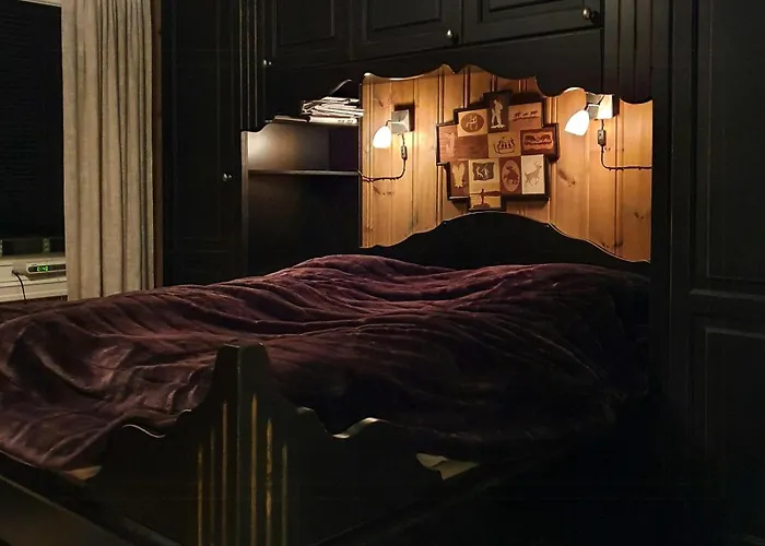 Feriehus Log Near Hogevarde With Mountain Views *