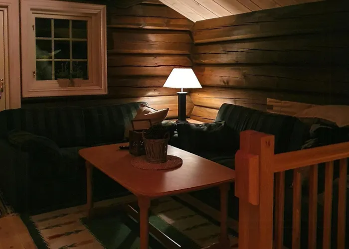 Log Near Hogevarde With Mountain Views Feriehus