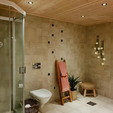 Log Near Hogevarde With Mountain Views * Granheim (Fla)