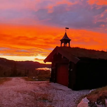 Log Near Hogevarde With Mountain Views Granheim (Fla)